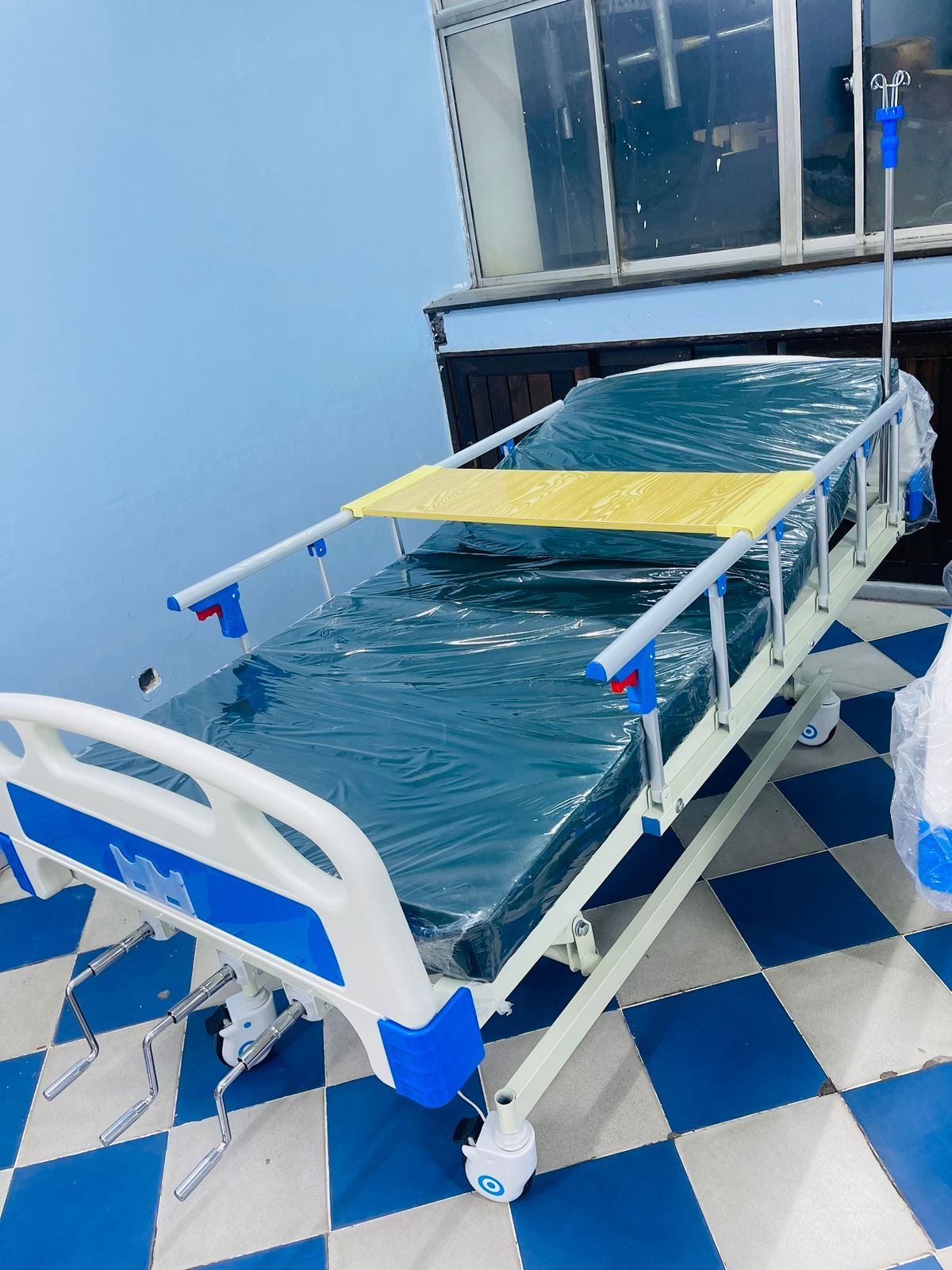 Three-Crank Manual Hospital Bed